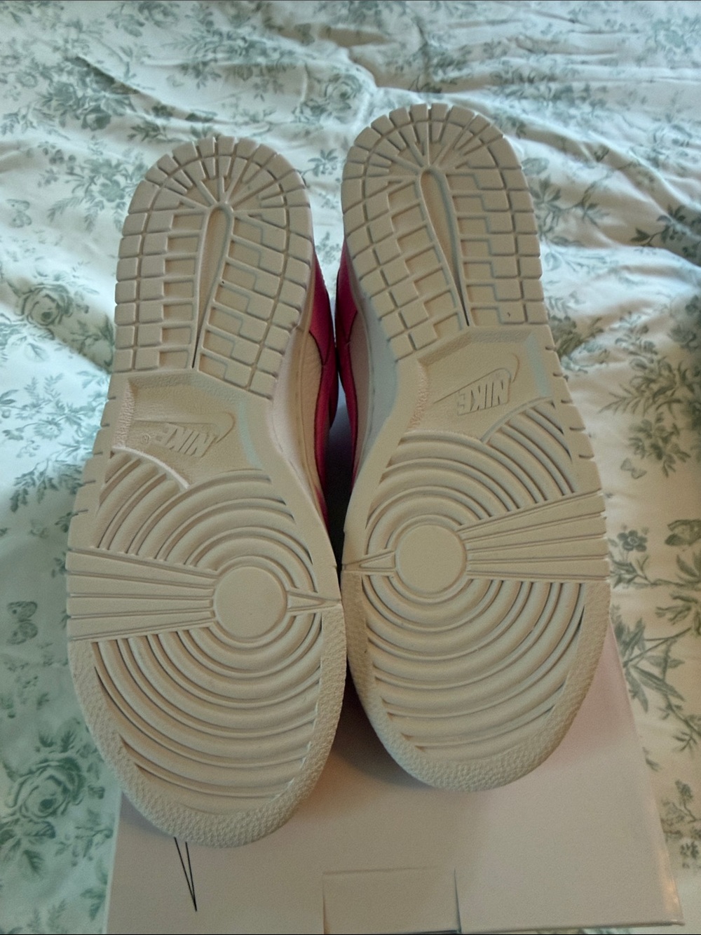 Nike Pink and White Low-Top Sneakers with Metal Logo - Picture 4 of 8